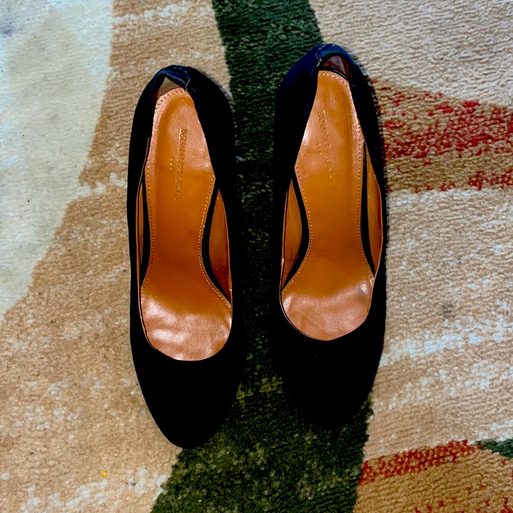 Banana Republic Black Suede Round Toe Pumps (Good Condition)
